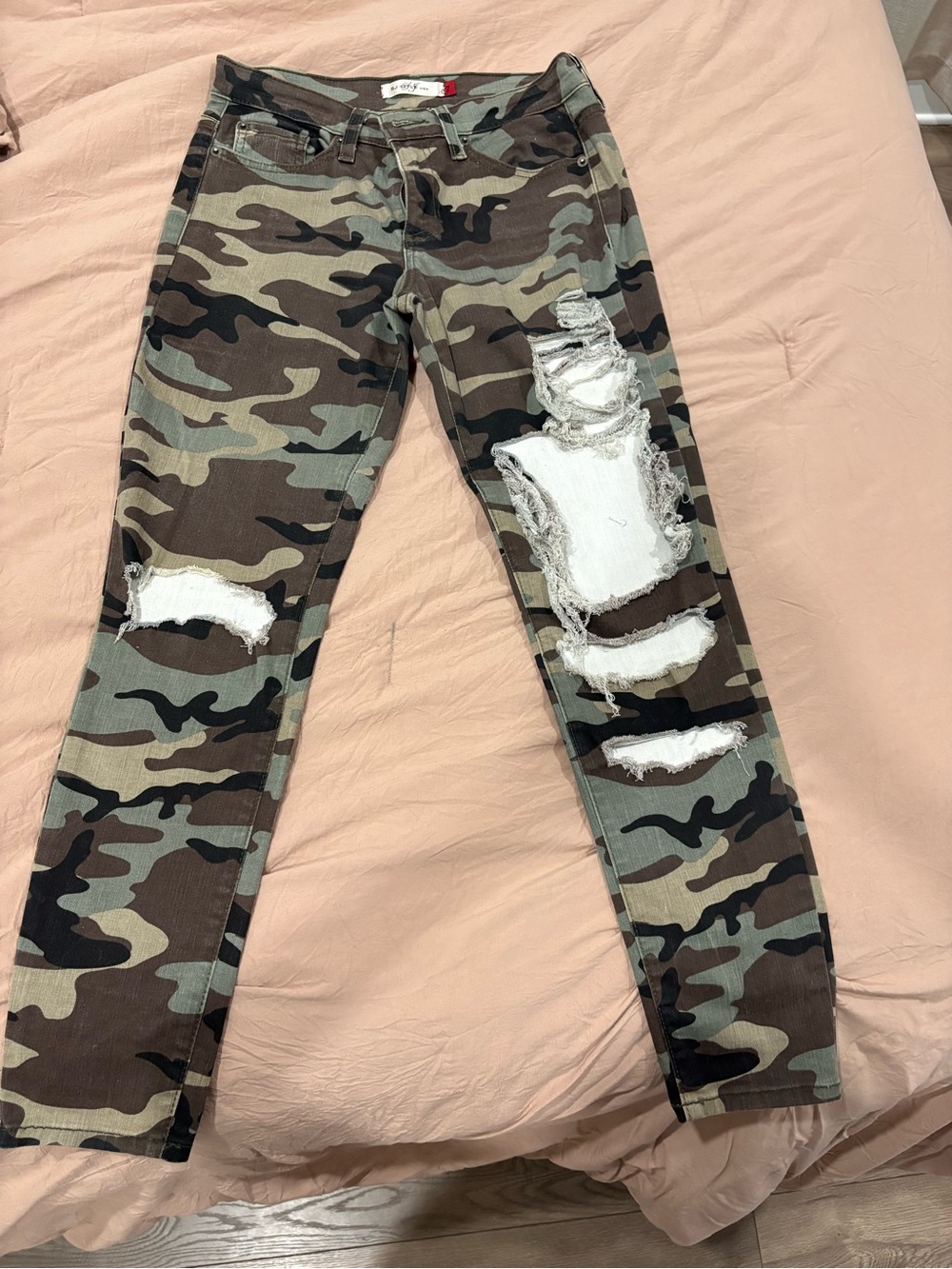 Women’s Camouflage Distressed Skinny Jeans - Green Camo